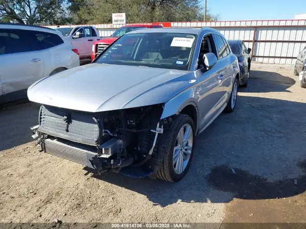 WA1BNAFY4K2051774 2019 AUDI Q5 - Image 2