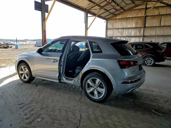 WA1BNAFY4K2054318 2019 AUDI Q5 - Image 2