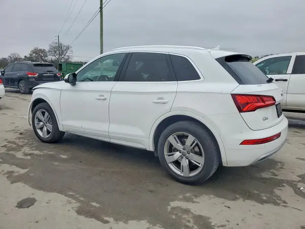 WA1BNAFY4K2068882 2019 AUDI Q5 - Image 2