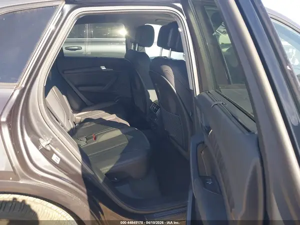 WA1BNAFY4K2100147 2019 AUDI Q5 - Image 8