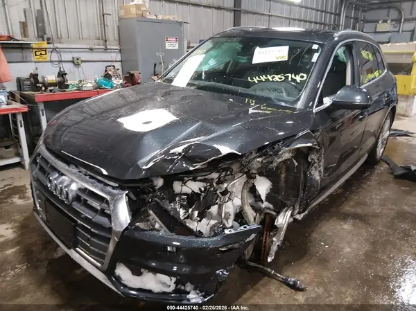WA1BNAFY4K2104814 2019 AUDI Q5 - Image 2