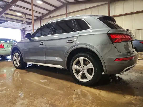WA1BNAFY4L2056054 2020 AUDI Q5 - Image 2