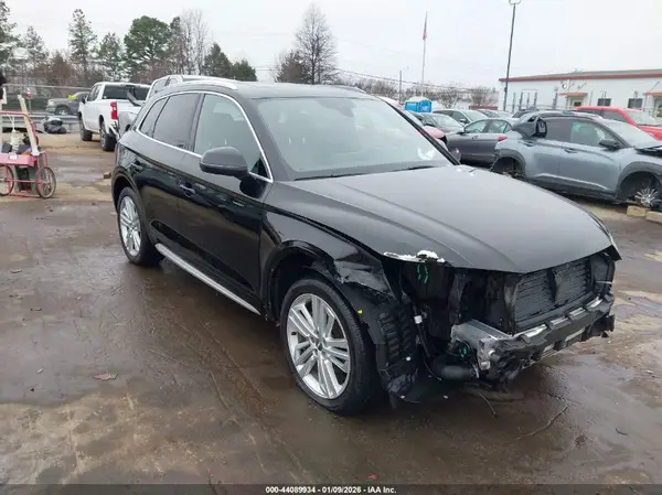 WA1BNAFY4L2057494 2020 AUDI Q5 - Image 1