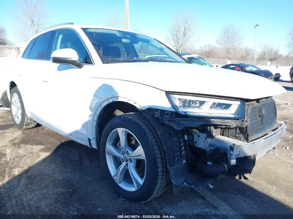 WA1BNAFY4L2101526 2020 AUDI Q5 - Image 1