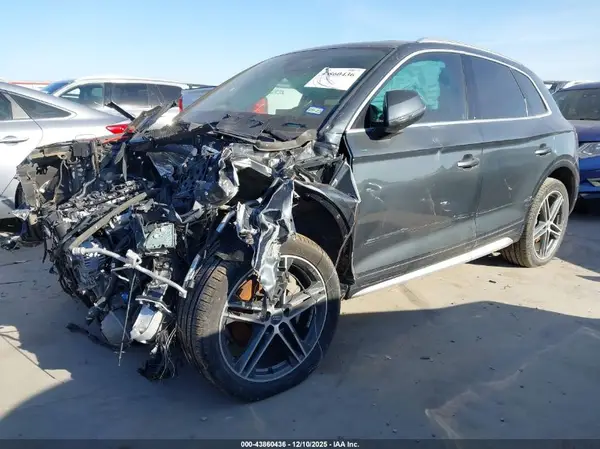 WA1BNAFY5J2105551 2018 AUDI Q5 - Image 2