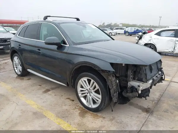 WA1BNAFY5J2133219 2018 AUDI Q5 - Image 1