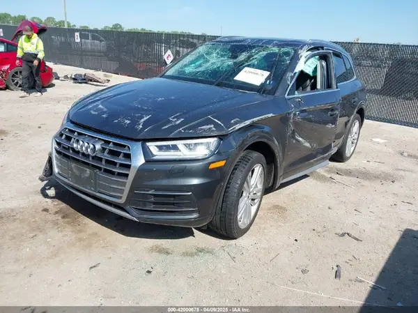 WA1BNAFY5K2022753 2019 AUDI Q5 - Image 2