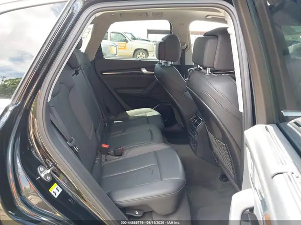 WA1BNAFY5K2027645 2019 AUDI Q5 - Image 8