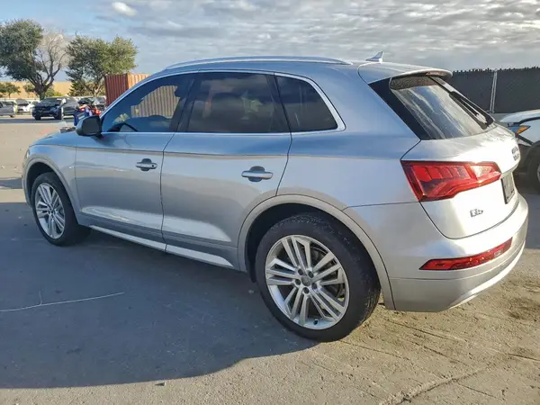 WA1BNAFY5K2031274 2019 AUDI Q5 - Image 2