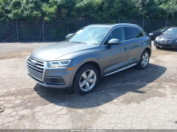 WA1BNAFY5K2042257 2019 AUDI Q5 - Image 2