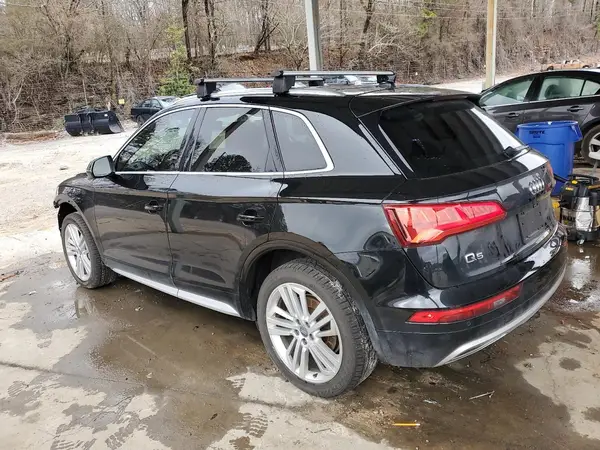 WA1BNAFY5K2043652 2019 AUDI Q5 - Image 2