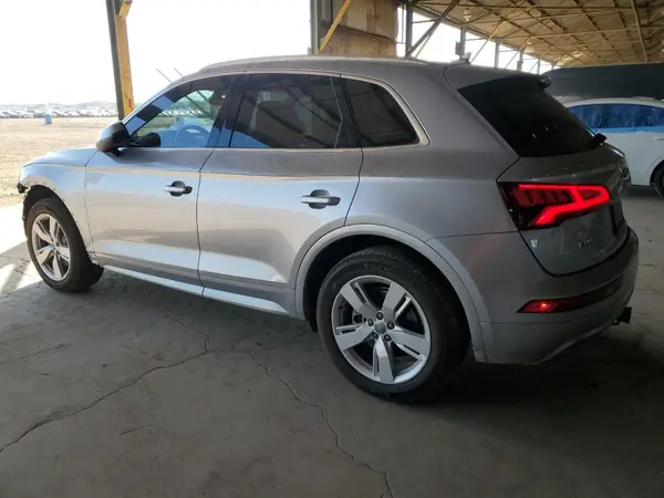 WA1BNAFY5K2056711 2019 AUDI Q5 - Image 2