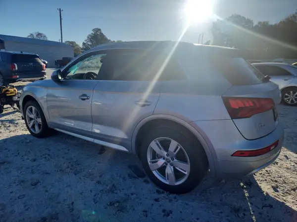 WA1BNAFY5K2056983 2019 AUDI Q5 - Image 2