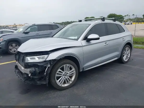 WA1BNAFY5K2084220 2019 AUDI Q5 - Image 2