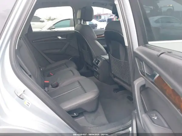WA1BNAFY5K2084220 2019 AUDI Q5 - Image 8