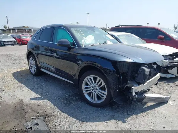 WA1BNAFY5K2084668 2019 AUDI Q5 - Image 1