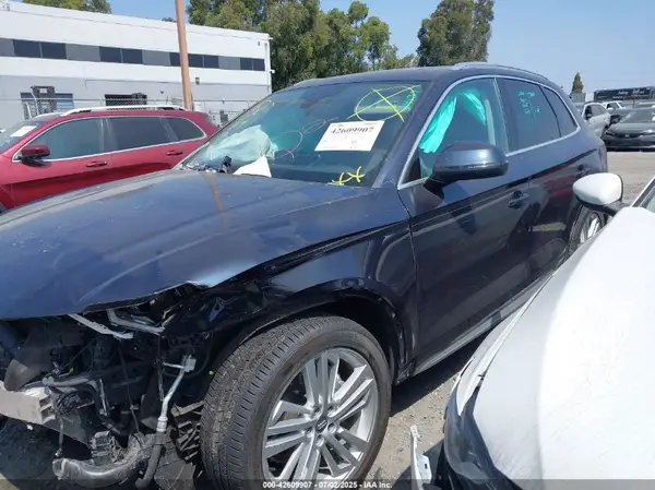 WA1BNAFY5K2084668 2019 AUDI Q5 - Image 2