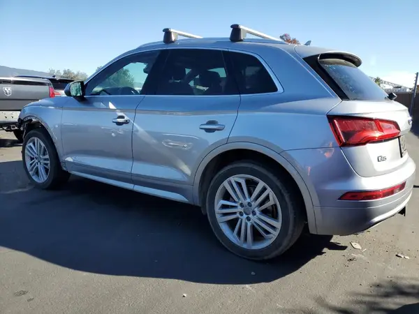WA1BNAFY5K2113845 2019 AUDI Q5 - Image 2