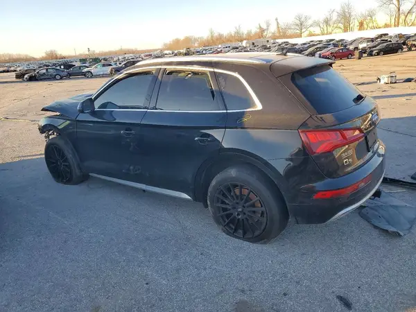WA1BNAFY5K2128586 2019 AUDI Q5 - Image 2
