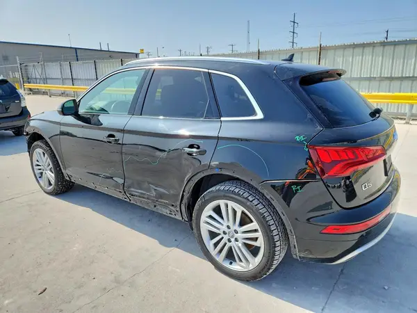 WA1BNAFY5K2132069 2019 AUDI Q5 - Image 2