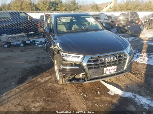 WA1BNAFY5K2134095 2019 AUDI Q5 - Image 1