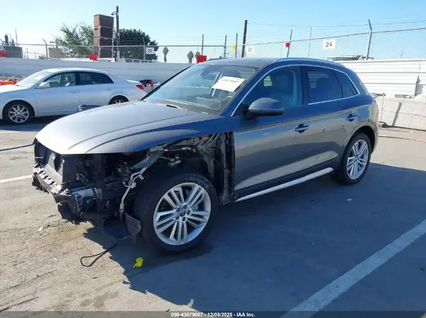 WA1BNAFY6J2038068 2018 AUDI Q5 - Image 2