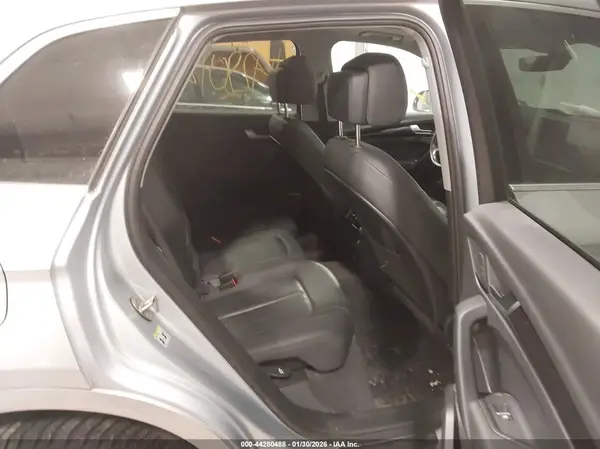 WA1BNAFY6J2142267 2018 AUDI Q5 - Image 8
