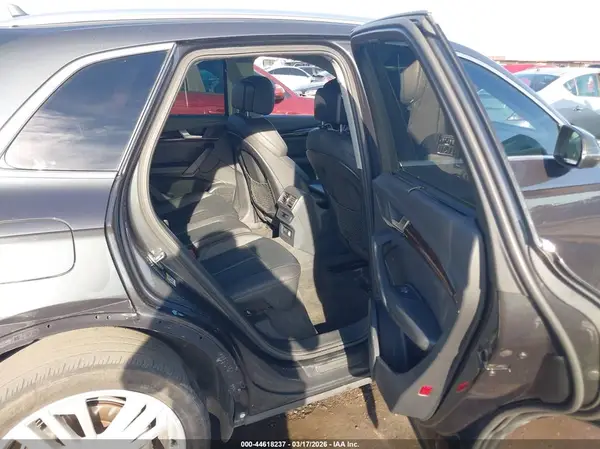 WA1BNAFY6K2030666 2019 AUDI Q5 - Image 8