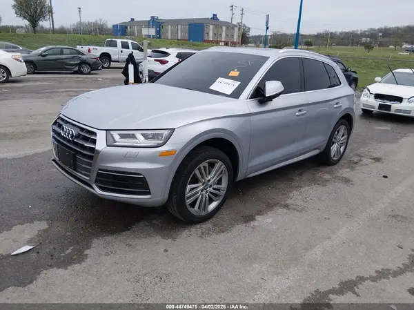 WA1BNAFY6K2032983 2019 AUDI Q5 - Image 2