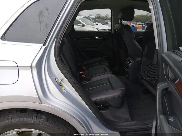 WA1BNAFY6K2032983 2019 AUDI Q5 - Image 8