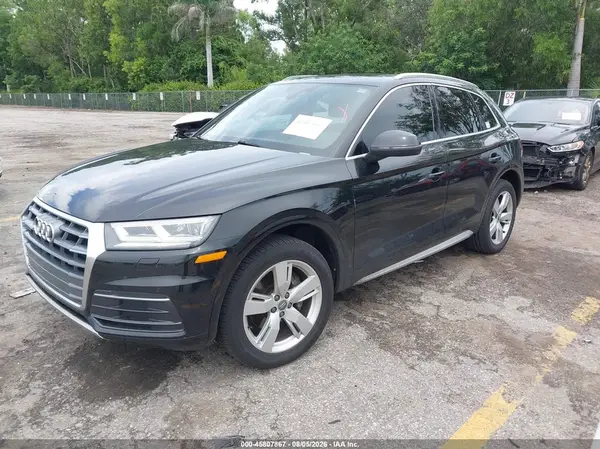 WA1BNAFY6K2052330 2019 AUDI Q5 - Image 2