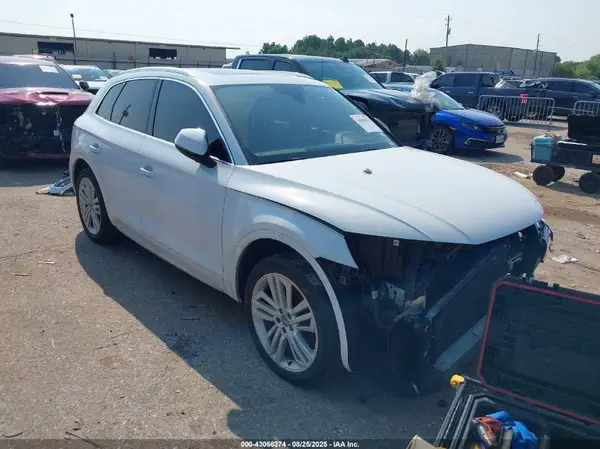 WA1BNAFY6K2061240 2019 AUDI Q5 - Image 1