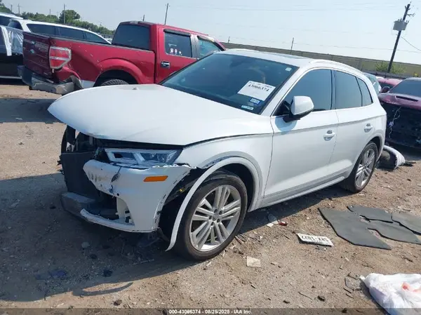 WA1BNAFY6K2061240 2019 AUDI Q5 - Image 2
