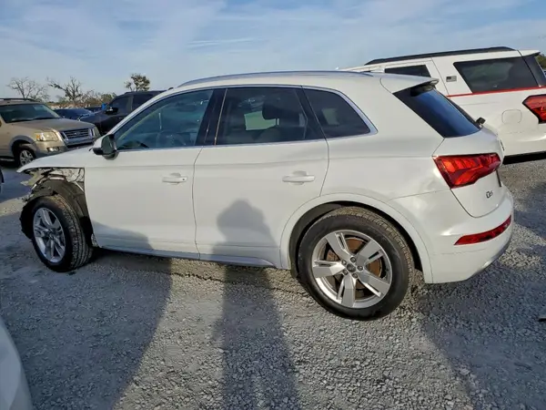 WA1BNAFY6K2079897 2019 AUDI Q5 - Image 2