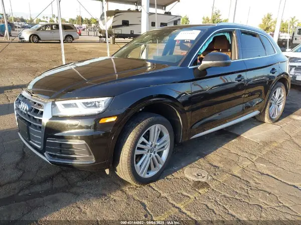 WA1BNAFY6K2114082 2019 AUDI Q5 - Image 2