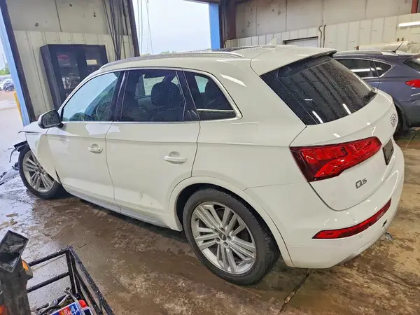 WA1BNAFY7J2047829 2018 AUDI Q5 - Image 2