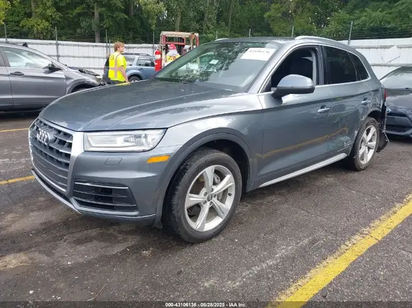 WA1BNAFY7J2109083 2018 AUDI Q5 - Image 2