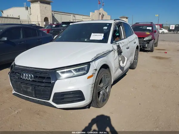 WA1BNAFY7K2060498 2019 AUDI Q5 - Image 2