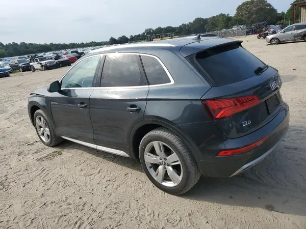 WA1BNAFY7K2069606 2019 AUDI Q5 - Image 2