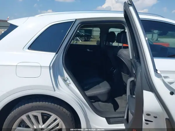 WA1BNAFY7K2087023 2019 AUDI Q5 - Image 8