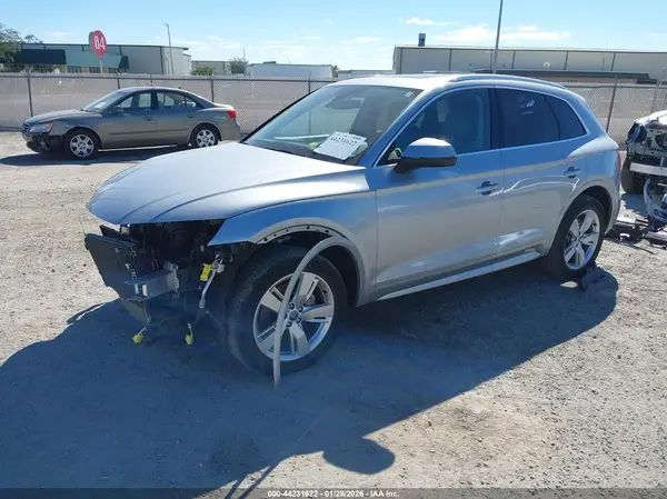 WA1BNAFY7K2092464 2019 AUDI Q5 - Image 2