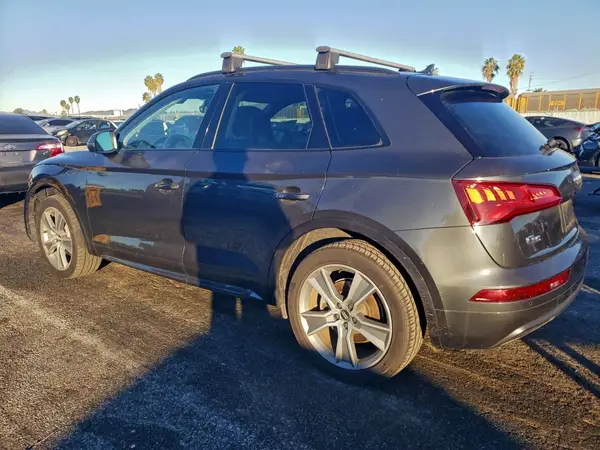 WA1BNAFY7K2097048 2019 AUDI Q5 - Image 2