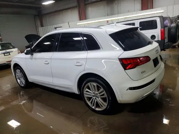 WA1BNAFY7K2097938 2019 AUDI Q5 - Image 2