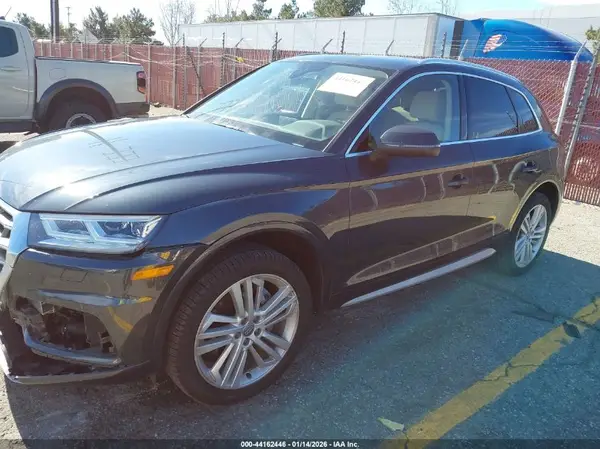 WA1BNAFY7K2115872 2019 AUDI Q5 - Image 2