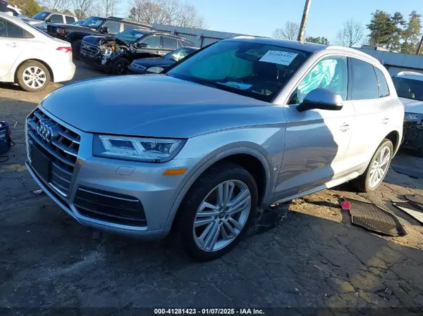 WA1BNAFY7K2136379 2019 AUDI Q5 - Image 2
