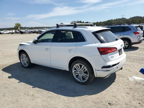 WA1BNAFY7L2075780 2020 AUDI Q5 - Image 2