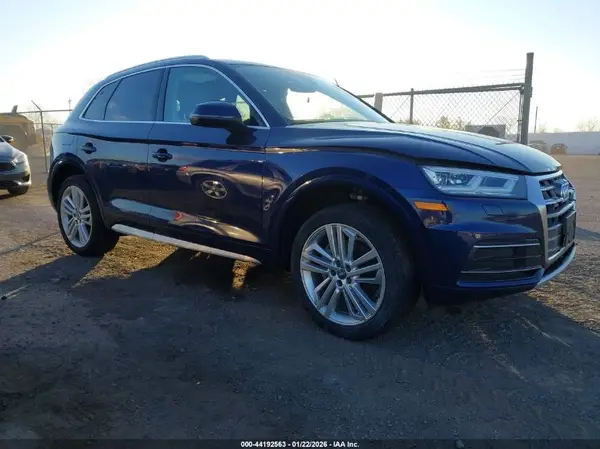 WA1BNAFY8J2218278 2018 AUDI Q5 - Image 1