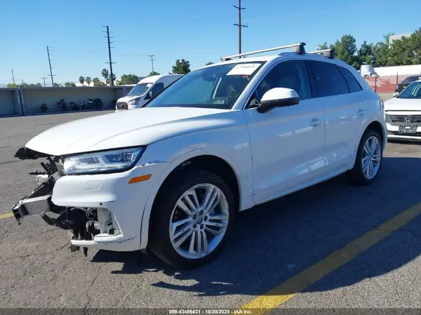 WA1BNAFY8K2032113 2019 AUDI Q5 - Image 2