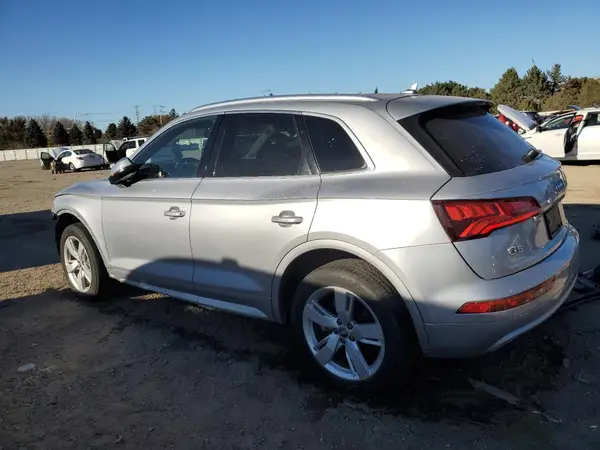WA1BNAFY8K2053043 2019 AUDI Q5 - Image 2
