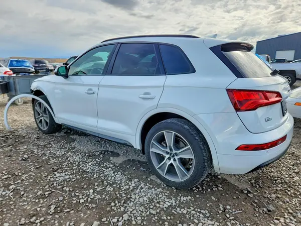 WA1BNAFY8K2055990 2019 AUDI Q5 - Image 2
